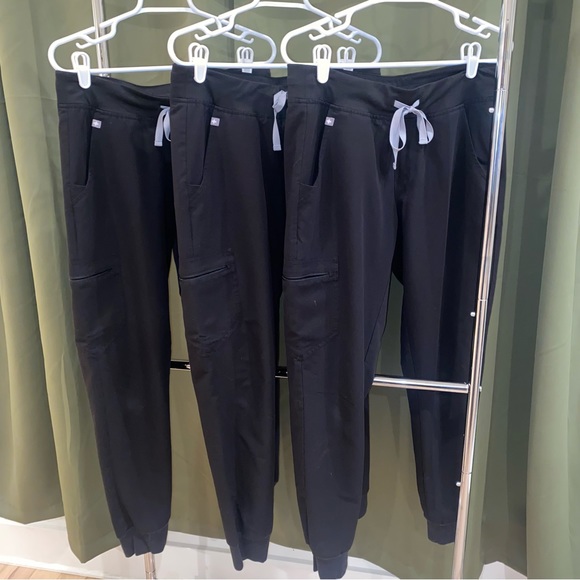 FIGS Black Zamora Joggers - Picture 3 of 5